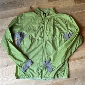 Patagonia Women's Light Green Windbreaker